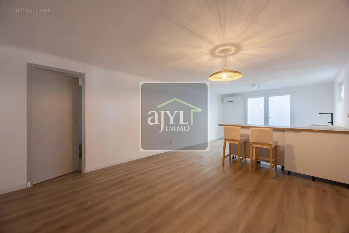 Appartement à LE PUY-SAINTE-REPARADE