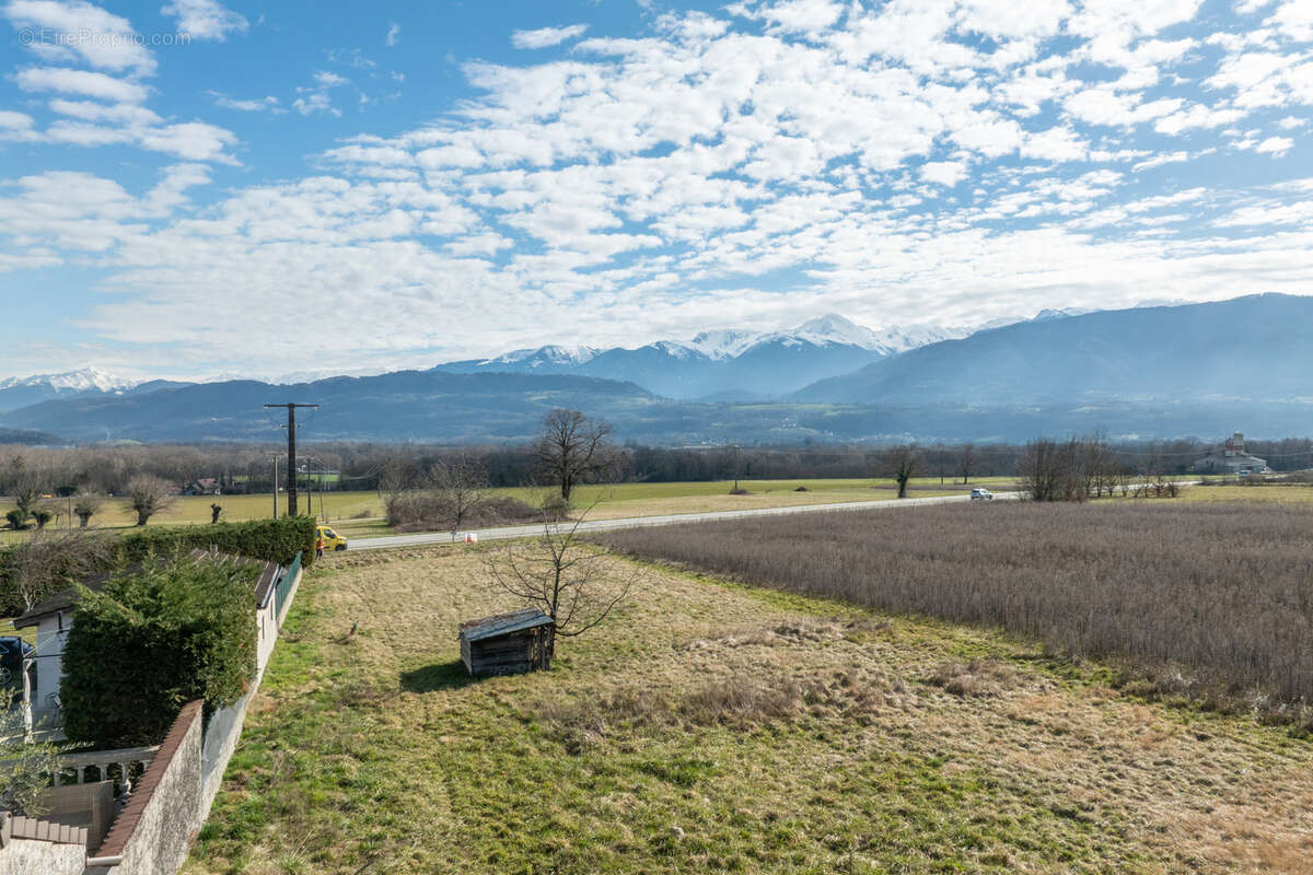 Terrain à CHAPAREILLAN