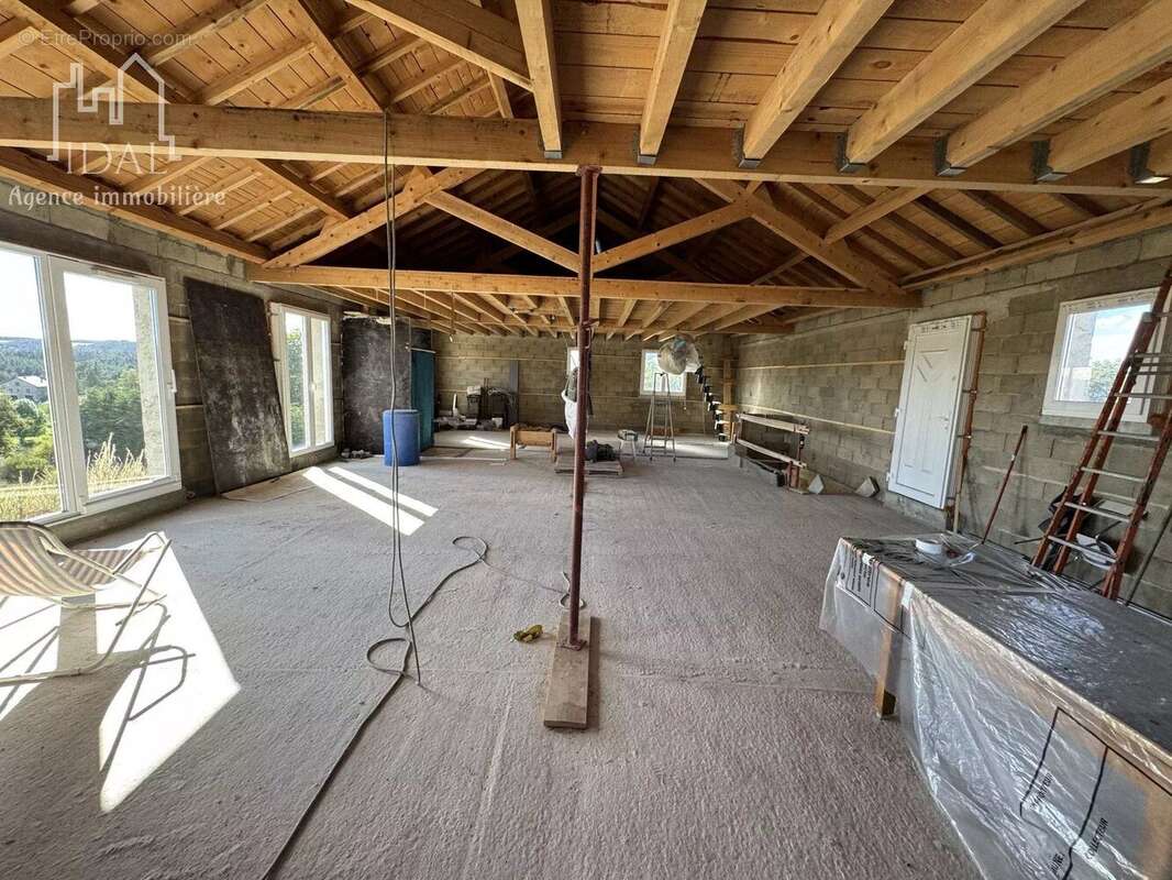 Maison à AUMONT-AUBRAC