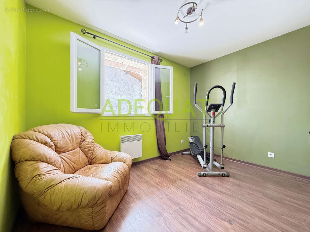 Maison mitoyenne / 4 chambres / terrasse 30m2 / garage attenant / parking ext... - photo 12