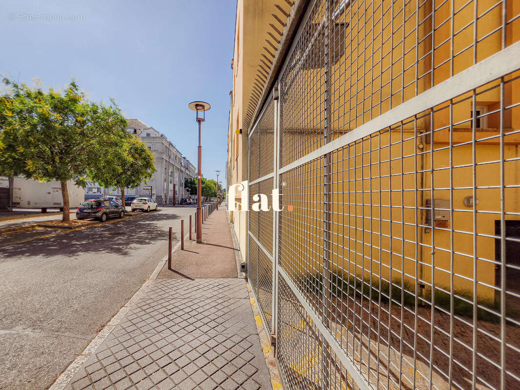 Appartement T3 rénové  50 m2 avec parking et balcon sur la Place de la Guiroué - photo 8