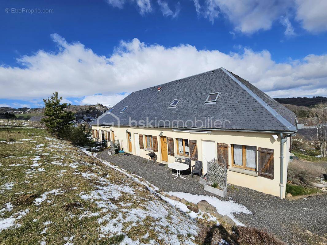 Maison à BESSE-ET-SAINT-ANASTAISE