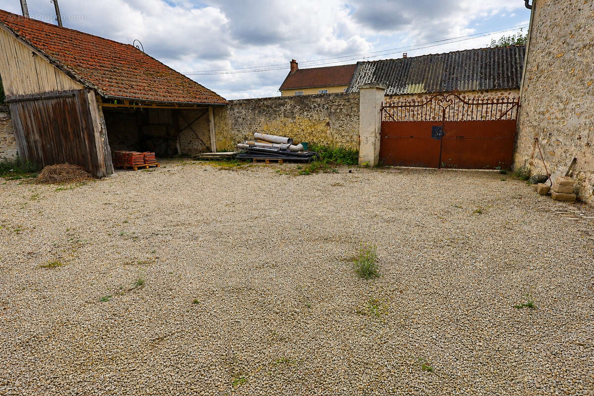 Grange sur un terrain de 788m2 - photo 5