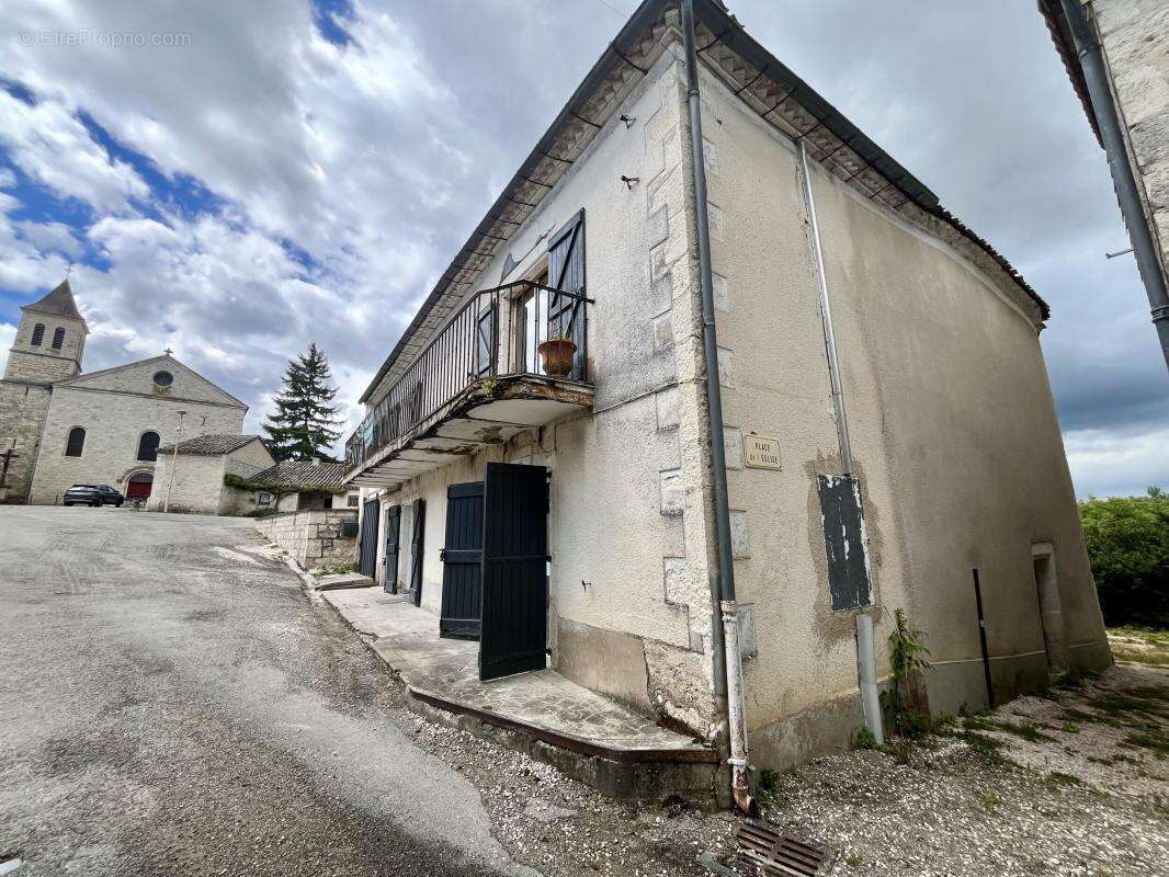 Maison à CASTELNAU-MONTRATIER