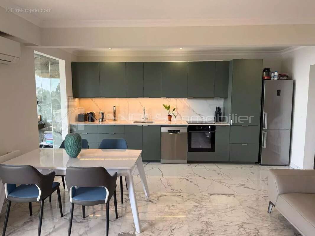 Appartement à ROQUEBRUNE-CAP-MARTIN