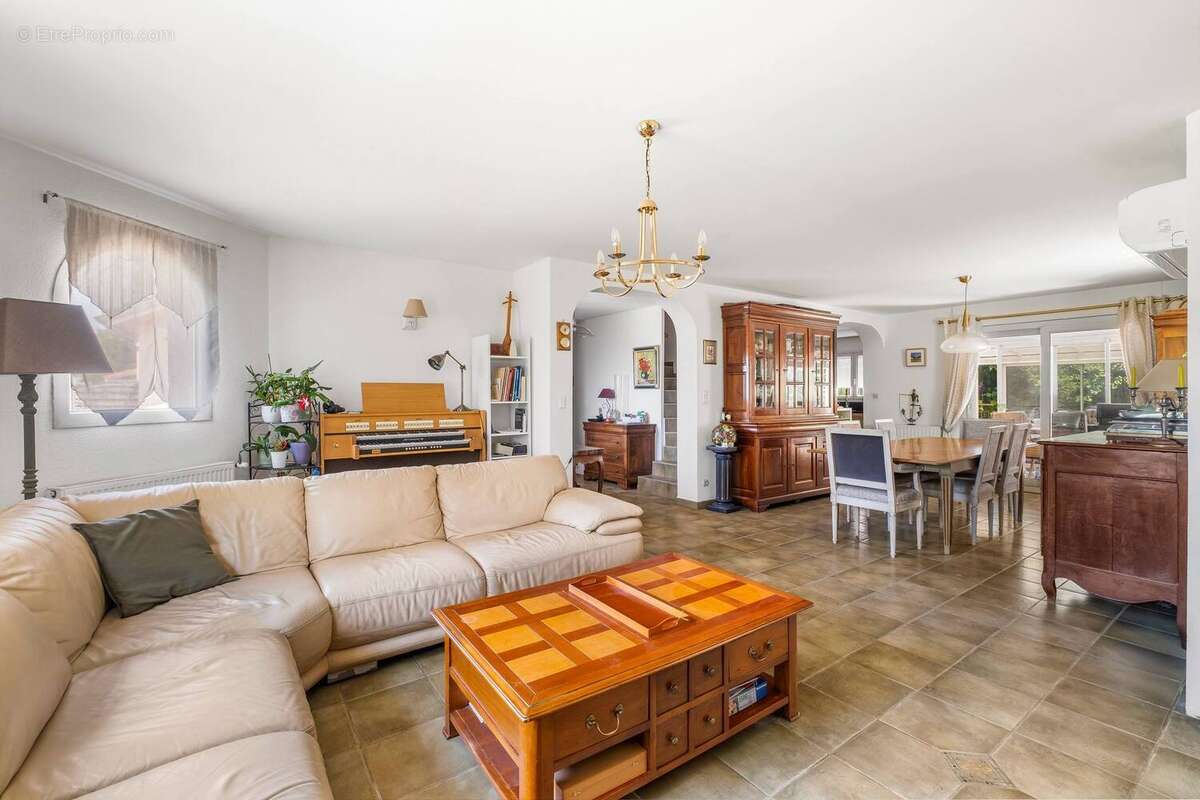 Maison à SEREZIN-DU-RHONE