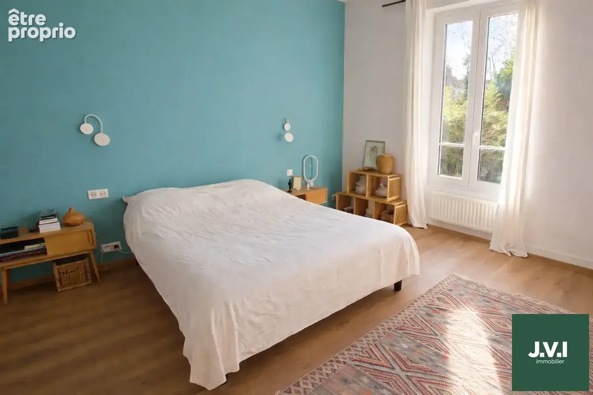 A vendre - Bas Montmorency - Maison 220 m² - 7 pièces - 4 chambres - photo 6