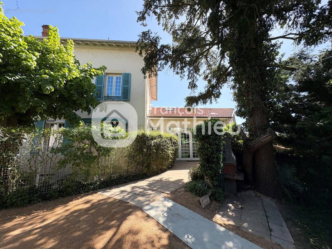 Maison à VILLARS-LES-DOMBES