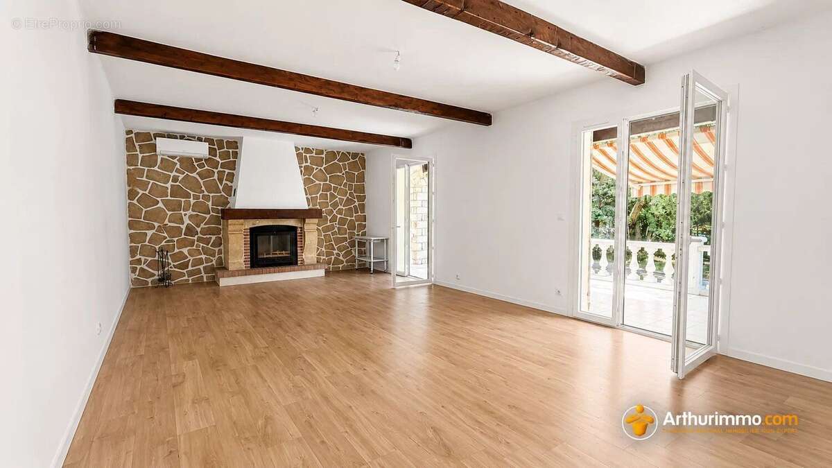 Maison à POURRIERES