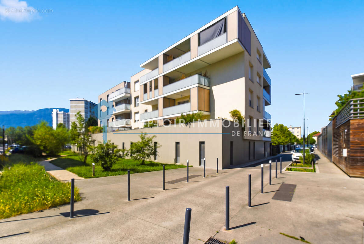 DPT(38) - A Vendre - Saint-Martin-d'Hères - Appartement 2P+C - Balcon - Copropriété récente - photo 13