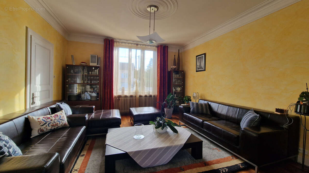 Maison à COURCELLES-CHAUSSY