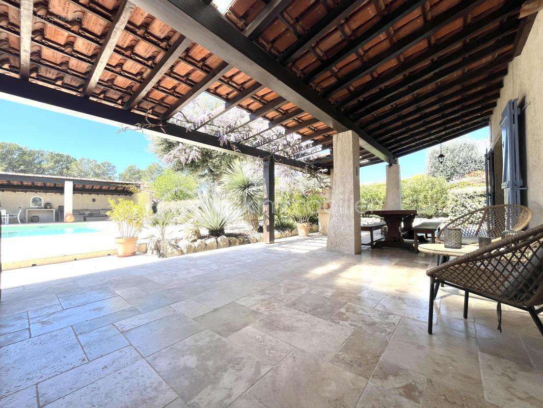 Maison à BAGNOLS-EN-FORET