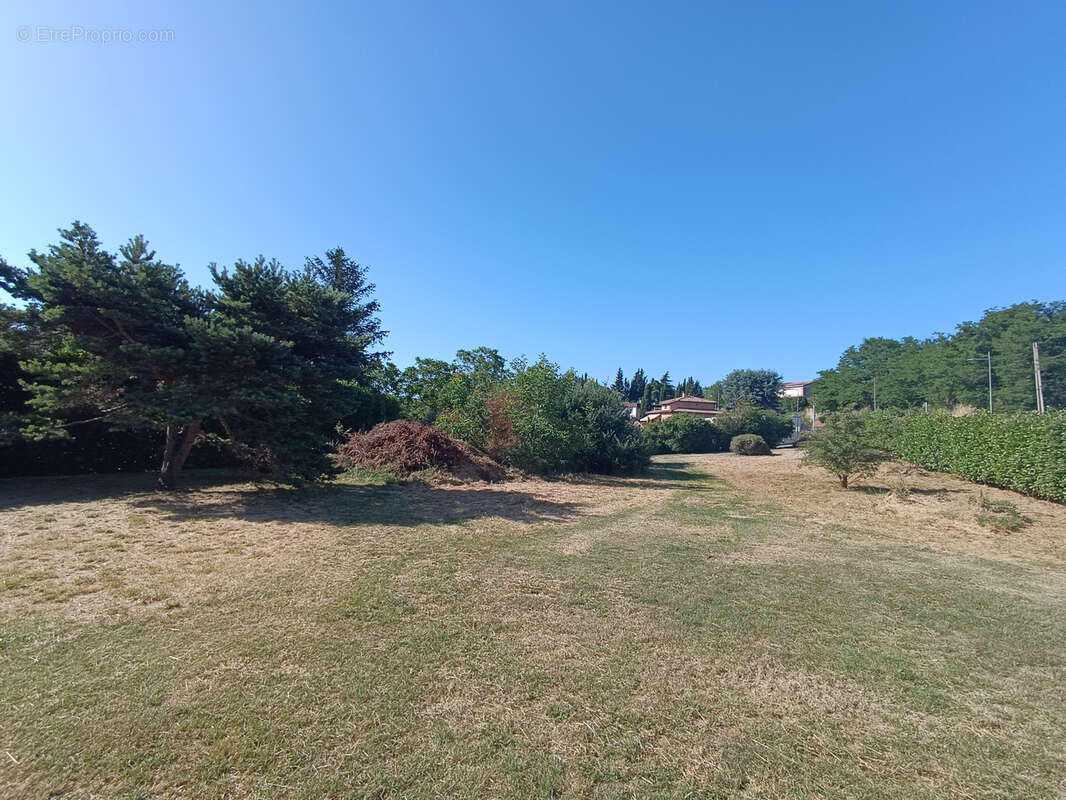 Bâtisse de caractère avec hangar - coeur de village - photo 12
