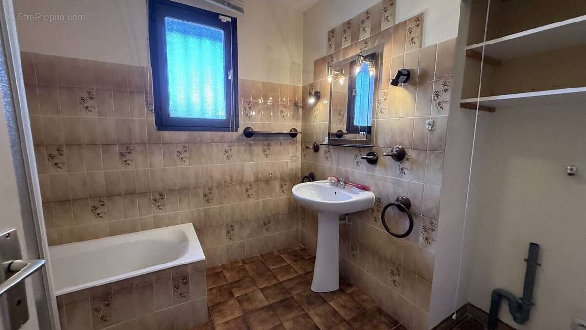 Maison à FIGANIERES