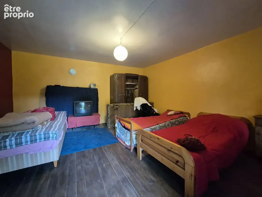 Bâtisse à rénover + maisonnette, 1484 m2 de terrain ! - photo 9