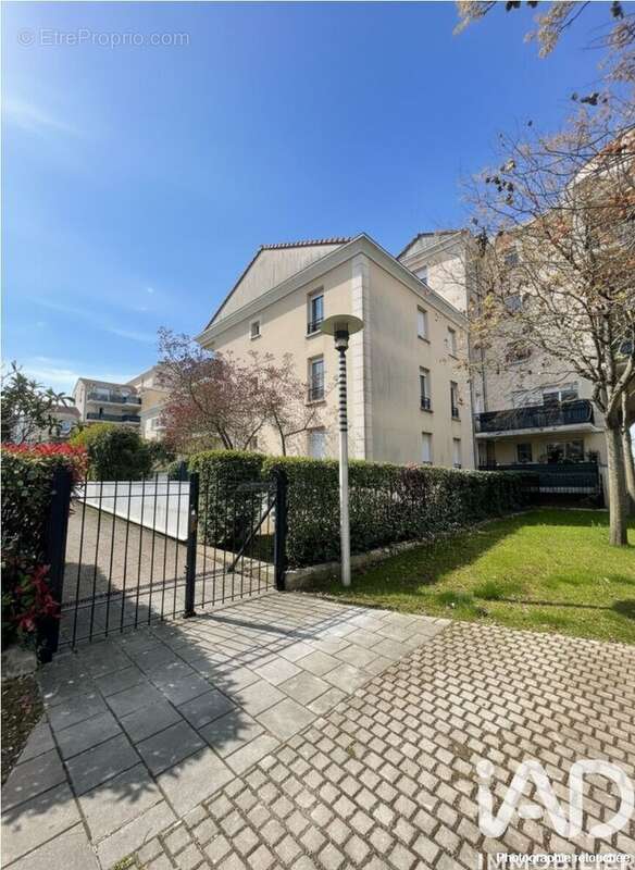 Photo 2 - Appartement à BUSSY-SAINT-GEORGES