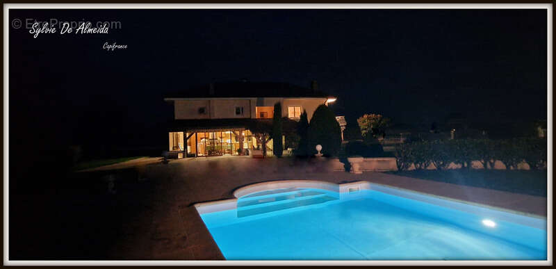 Maison à BAGE-LA-VILLE