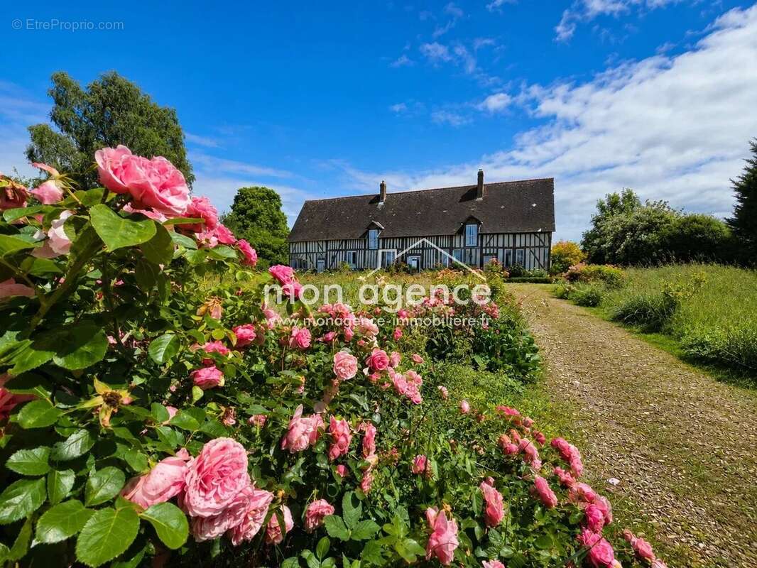 Authentique maison normande du XVIIᵉ siècle au cœur d'un village d'exception - photo 10