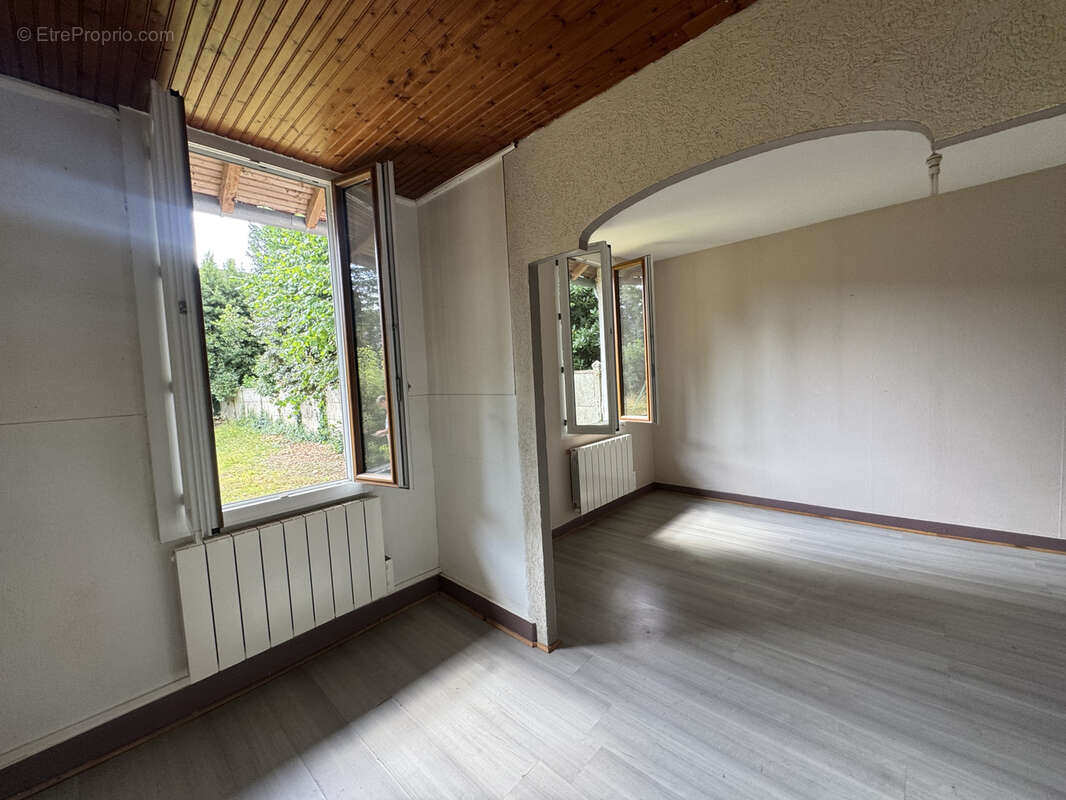 Ensemble immobilier à LIMOGES comprenant deux maisons (une louée et une vide) sur une belle parcelle de 840 m2. - photo 10