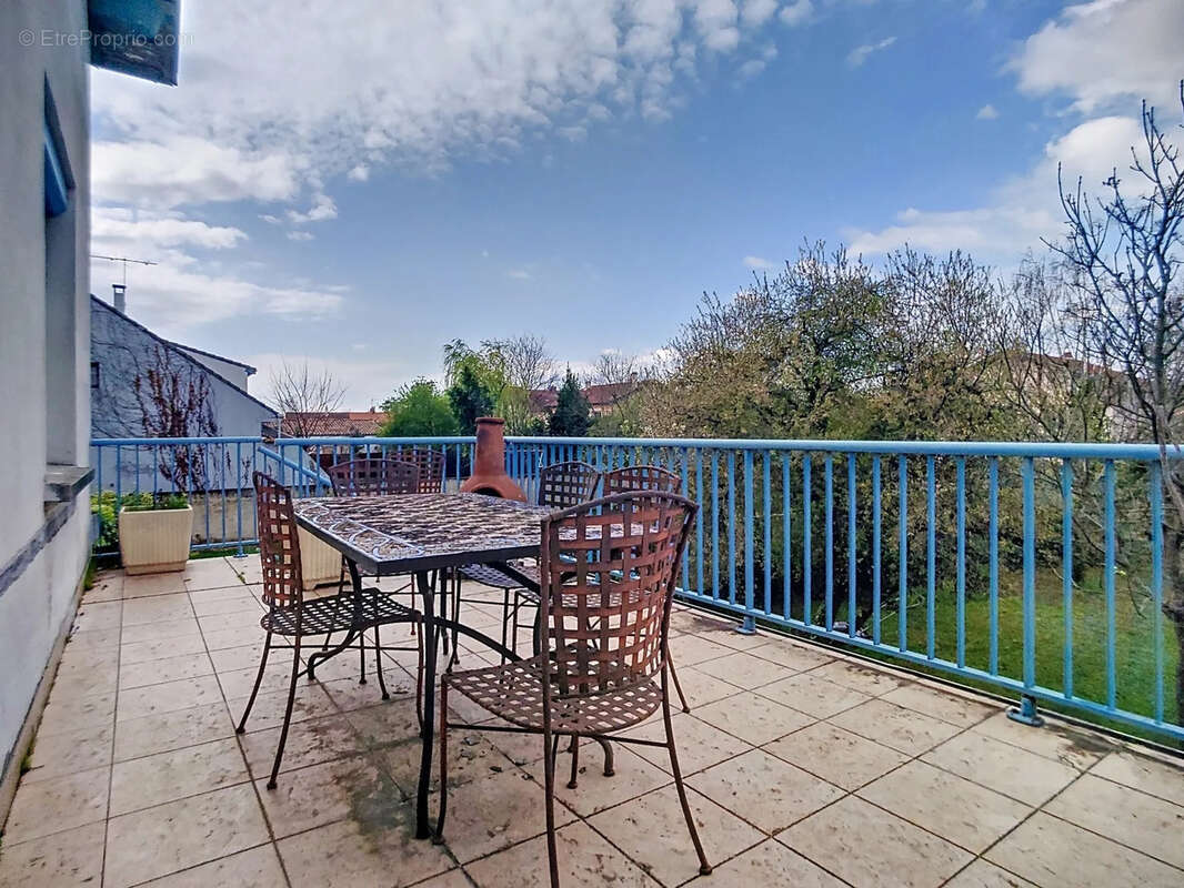 Jolie maison + jardin + terrasses + garage - photo 6