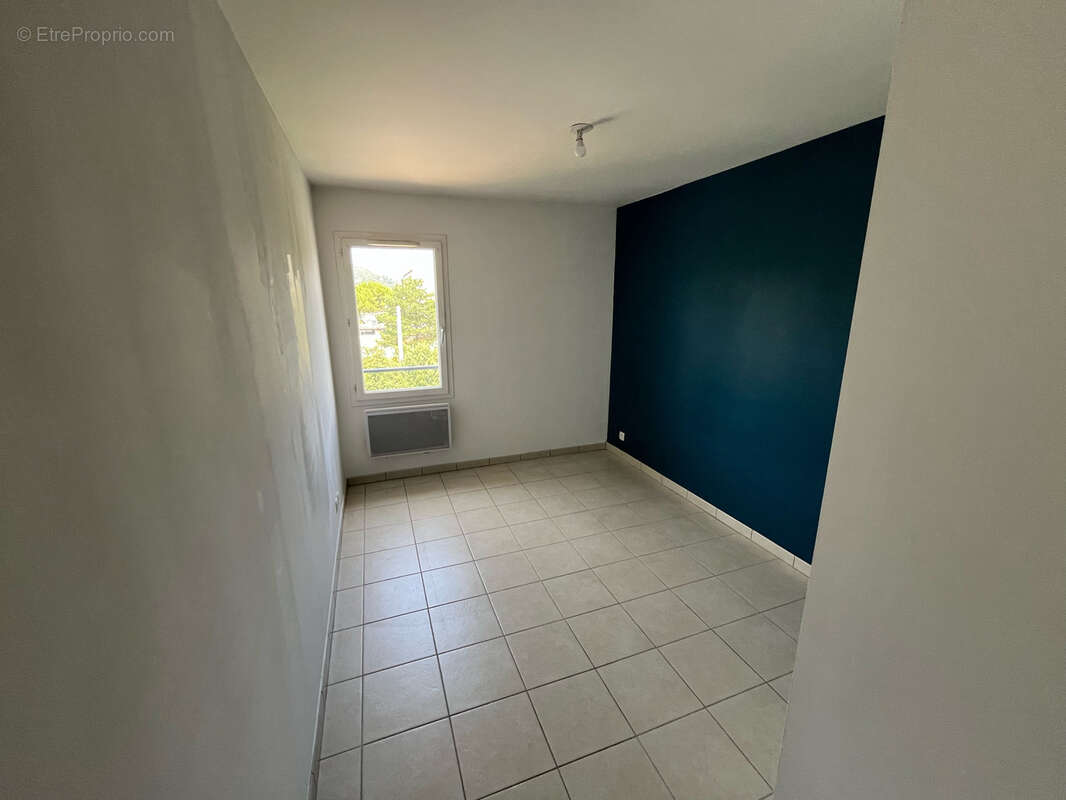 Appartement T4 traversant de 87 m2 avec terrasse, garage et parking   Manosque - photo 14