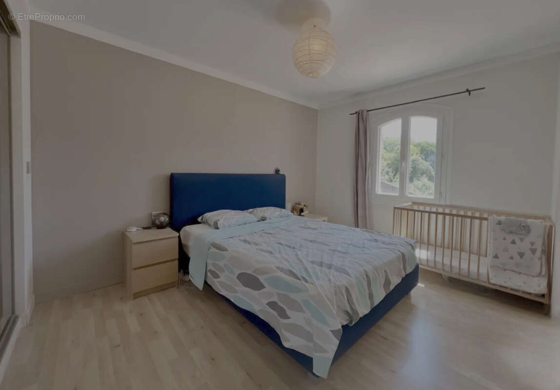 Maison à LE REVEST-LES-EAUX