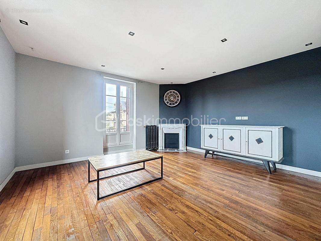 Maison à CRECY-LA-CHAPELLE