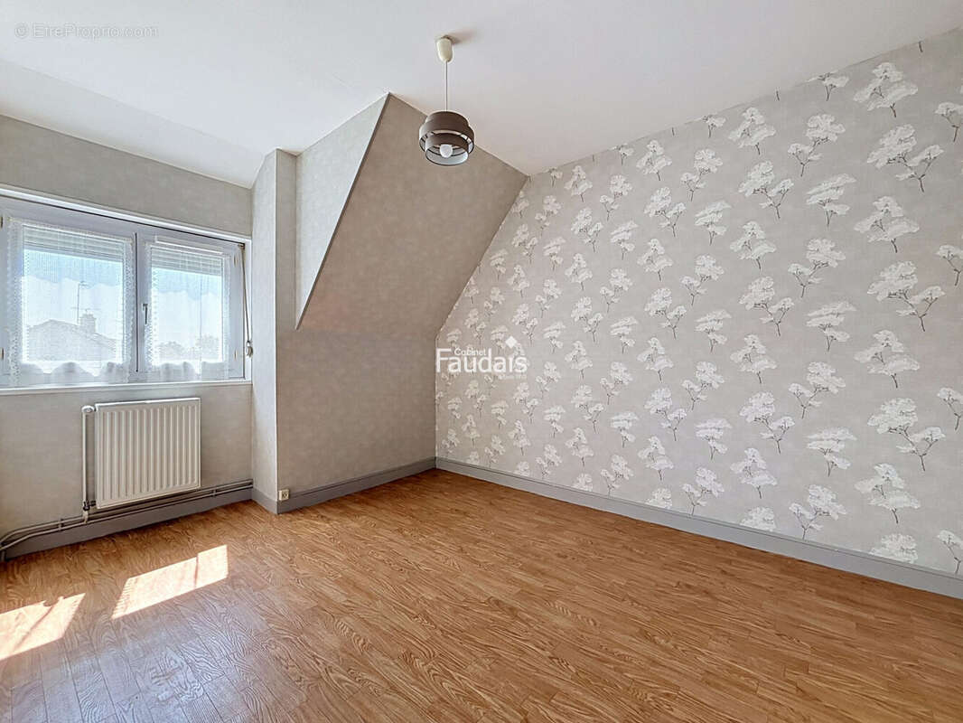 Maison 100 m² à Saint-Lo  - photo 2
