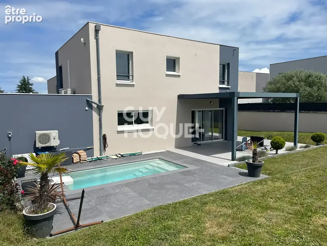 Photo Maison à Saint-Laurent-De-Mure au prix de 419 000€