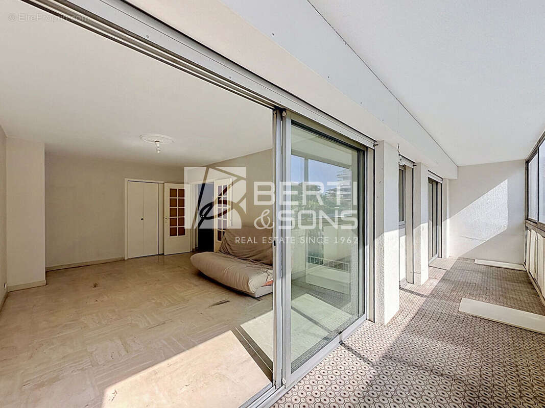 Appartement à MANDELIEU-LA-NAPOULE