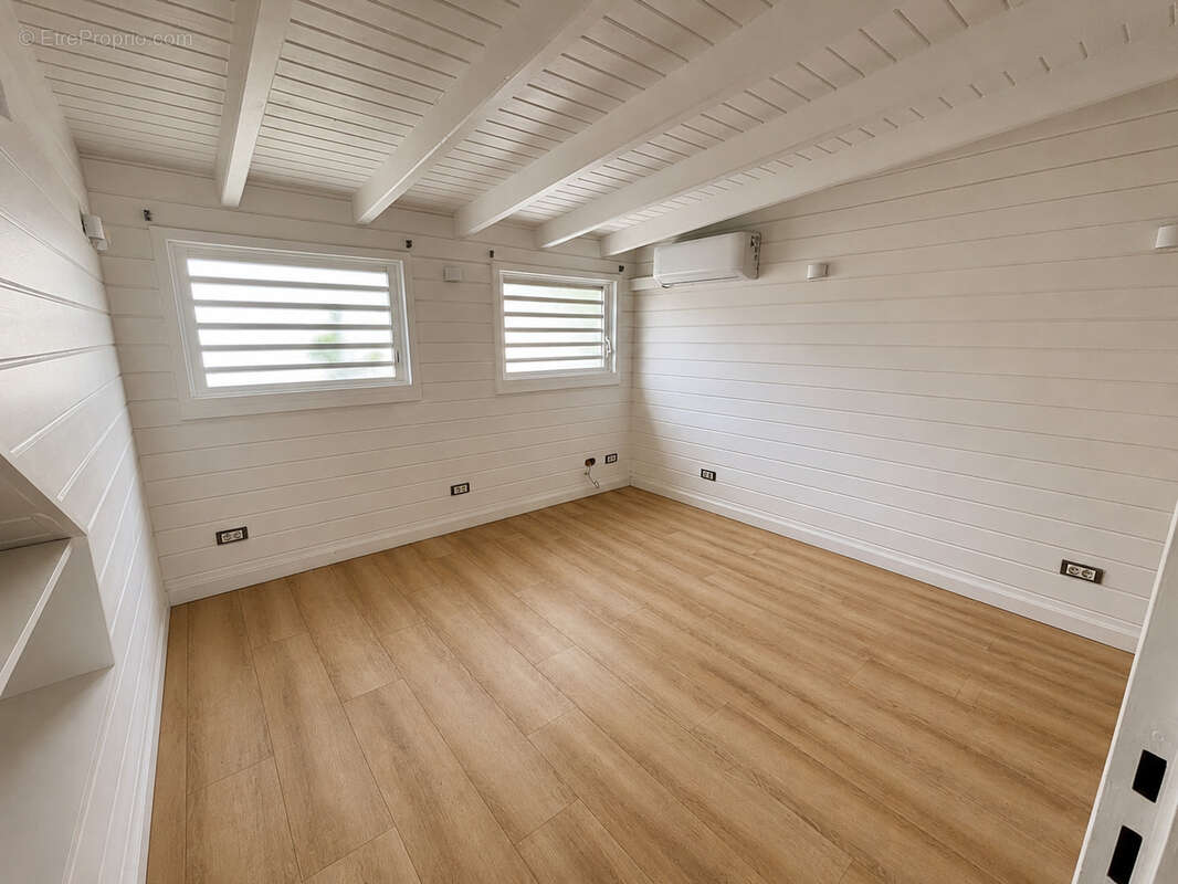 Local avec appartement — Secteur Concordia, Saint-Martin - photo 3
