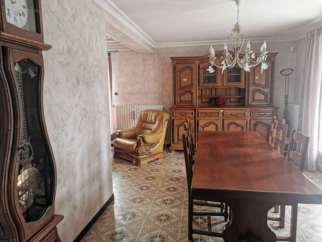 Maison à SAINT-BAUDILLE-DE-LA-TOUR