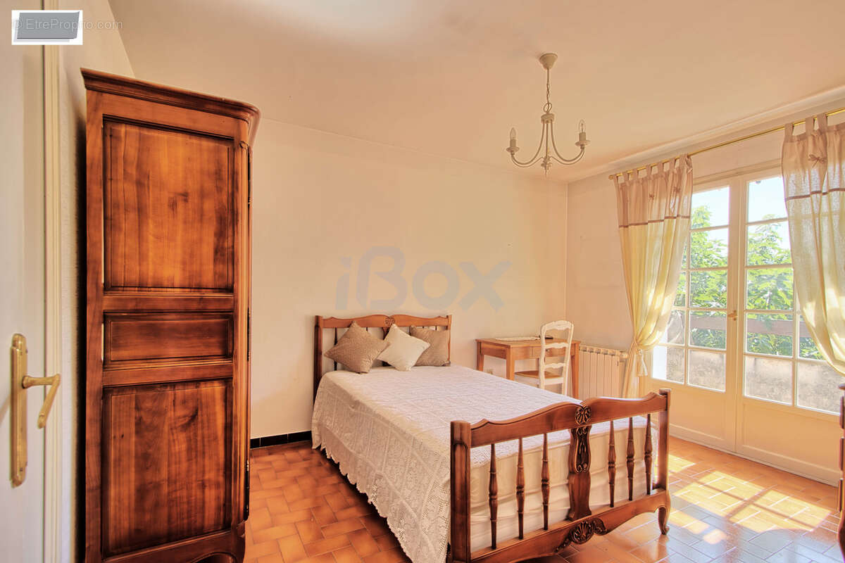 Le Revest les Eaux, grande maison de 160m2 sur 2211m2 de terrain - photo 15