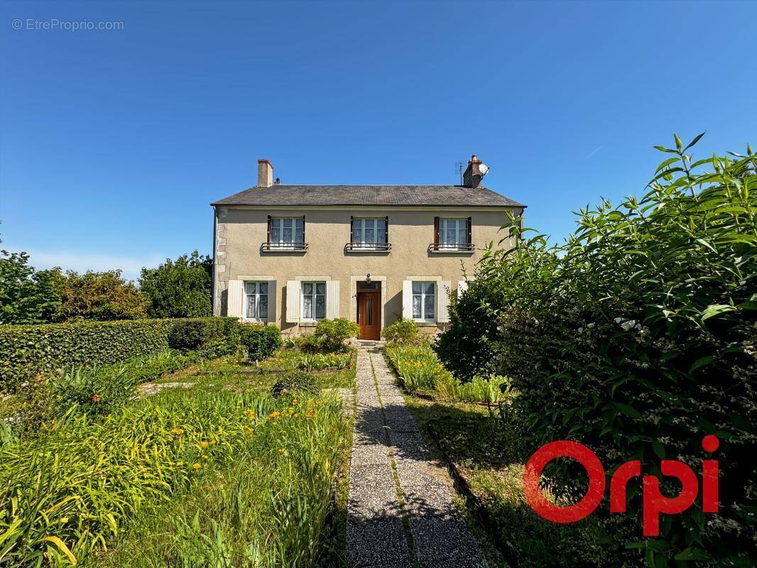 Maison à NOZIERES