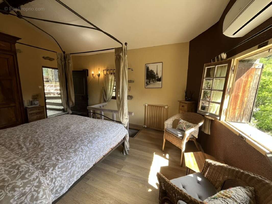 345 m² à Aveze  - photo 8