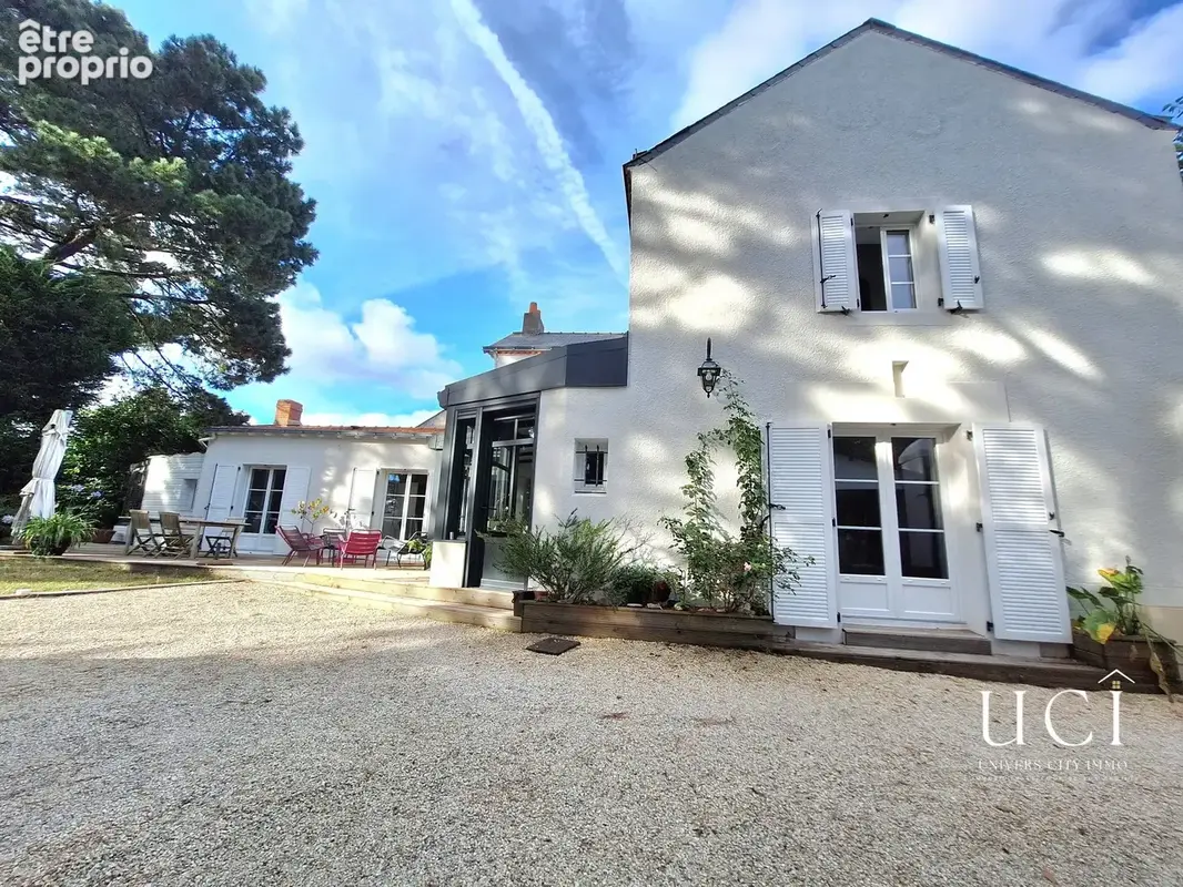 Maison 9 pièces 196 m² à vendre à Nantes (44200) - photo 2