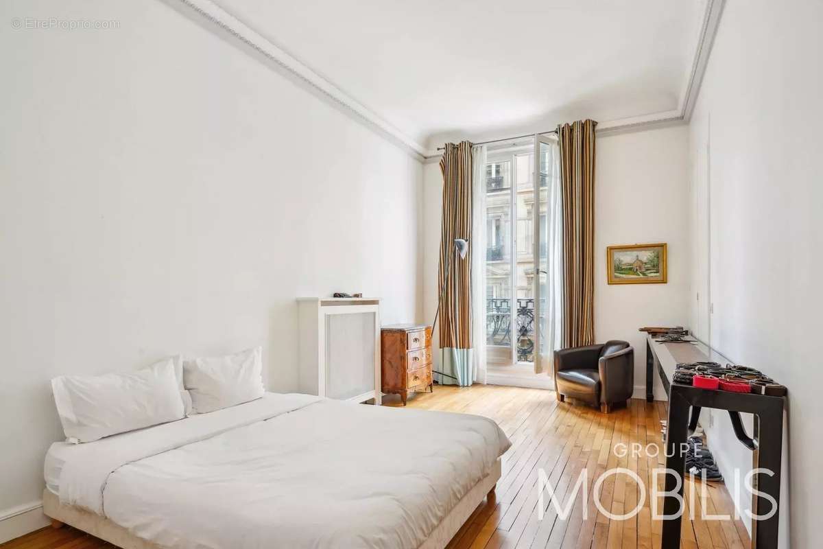 Appartement à PARIS-17E