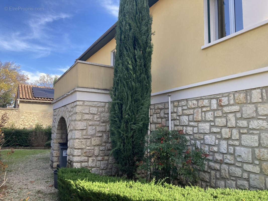 CHARLEVAL Maison T6, 110 m² en R+1 , garage - photo 11