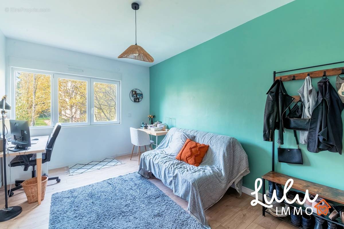 ECULLY-Appartement T3 69,14m² - terrasse, cave et stationnement - photo 8