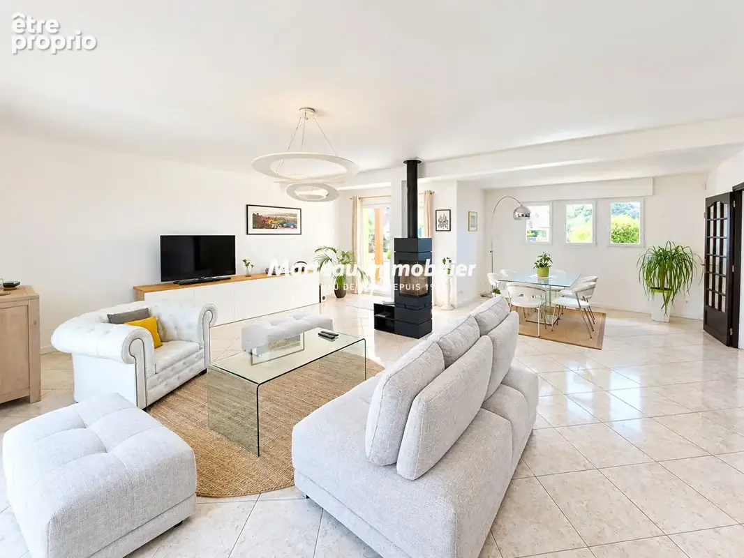 À vendre, superbe pavillon indépendant de plus de 210 m² avec piscine chauffée ! teloche 7 pièce(s) 213.39 m2 - photo 5