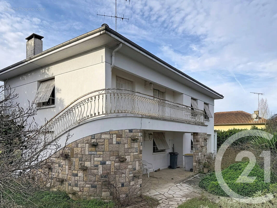 Maison à SAINT-ETIENNE-DE-TULMONT