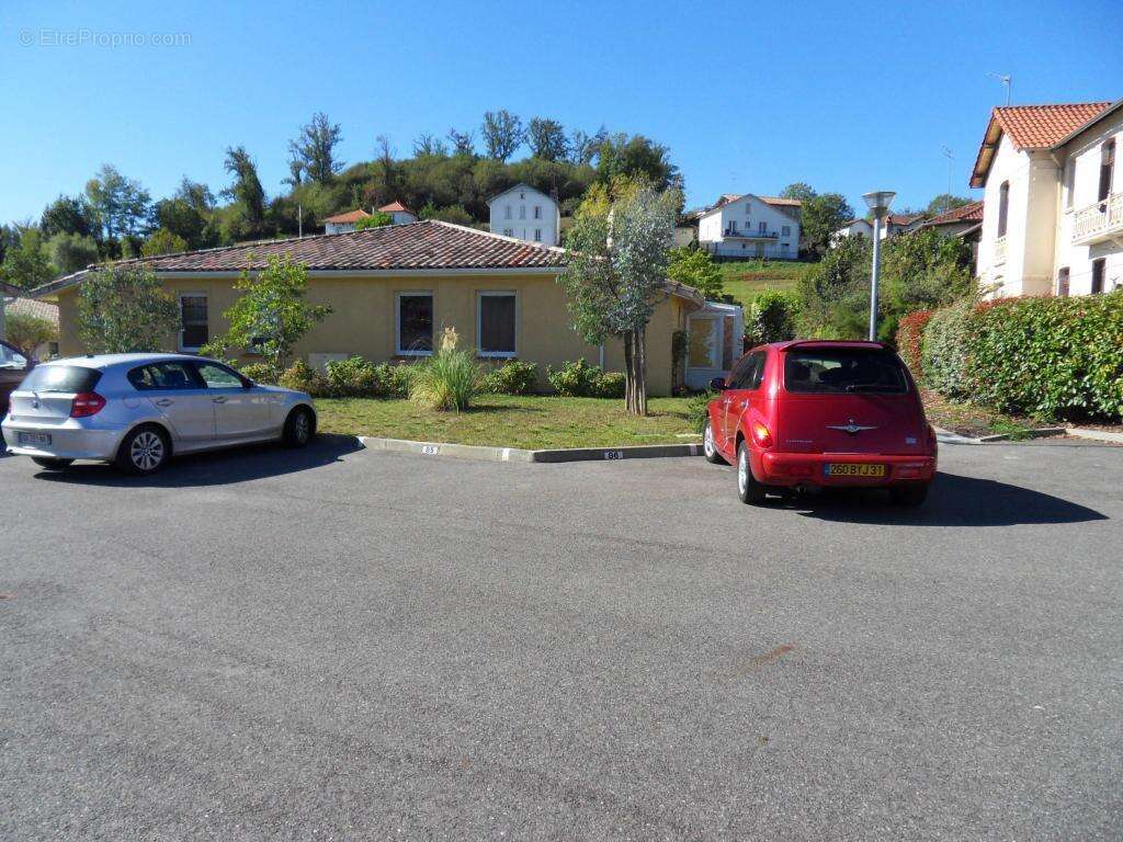 parking - Maison à SALIES-DU-SALAT
