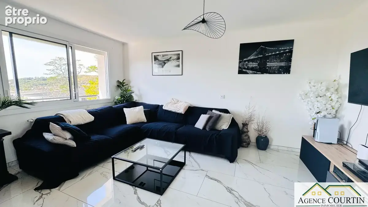 Maison familiale avec 4 chambres, terrain clos et vue dégagée à Lons-le-Saunier - photo 7