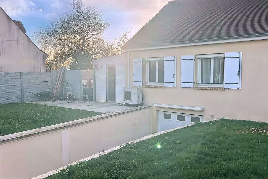 Maison à ROZAY-EN-BRIE