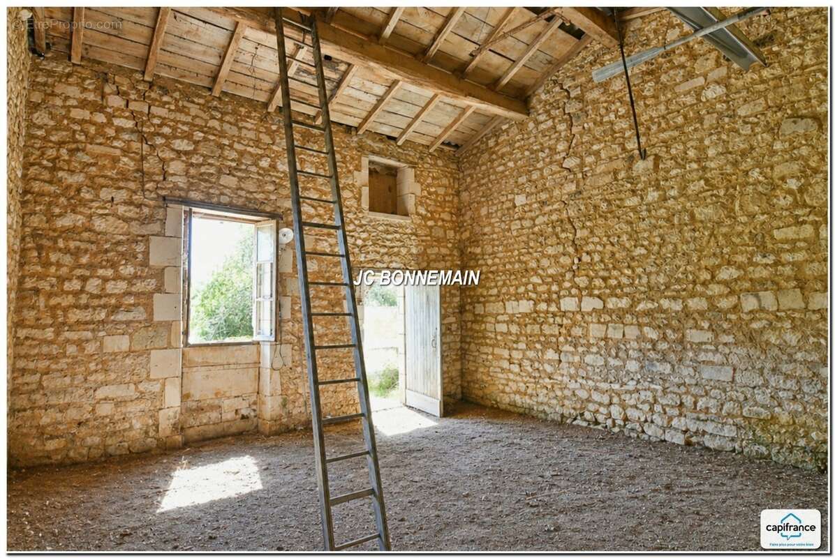 A vendre sur 1,14 Ha - Maison 1 à Réhabiliter 200 m² / Maison 2 Habitable Immédiat CHERMIGNAC (17) - photo 26