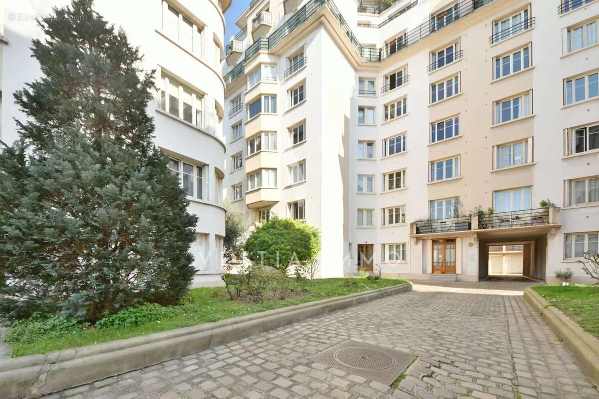 Appartement à LA GARENNE-COLOMBES