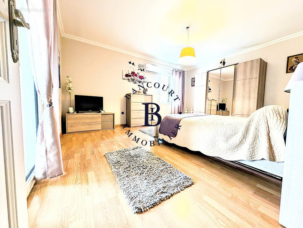 Maison à SAINT-PANTALEON-DE-LARCHE