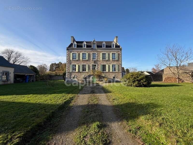 Maison à CARHAIX-PLOUGUER