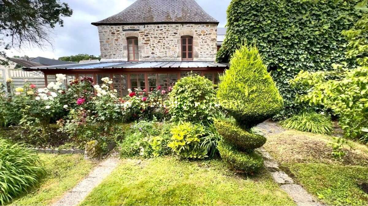 Maison à JUGON-LES-LACS