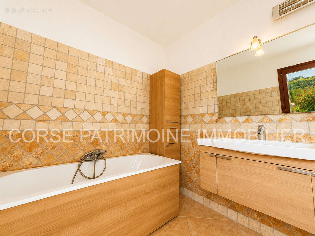 Villa aux multiples possibilités au coeur de Solenzara - photo 15